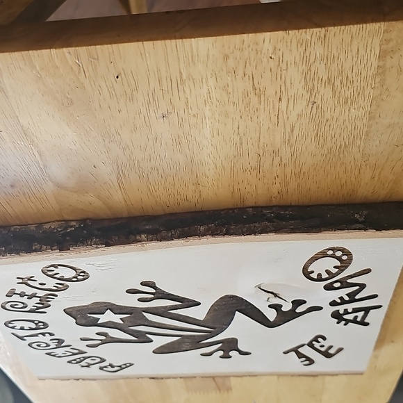 Carved Wooden Frog Plaque - Picture 3 of 5